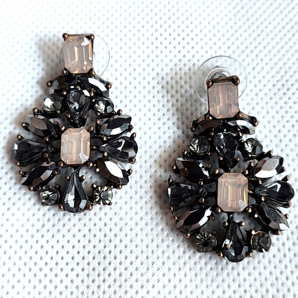Hematite Smoke Opaline Rhinestone Pierced Earrings Antique Brass Setting NWOT - Picture 2 of 8